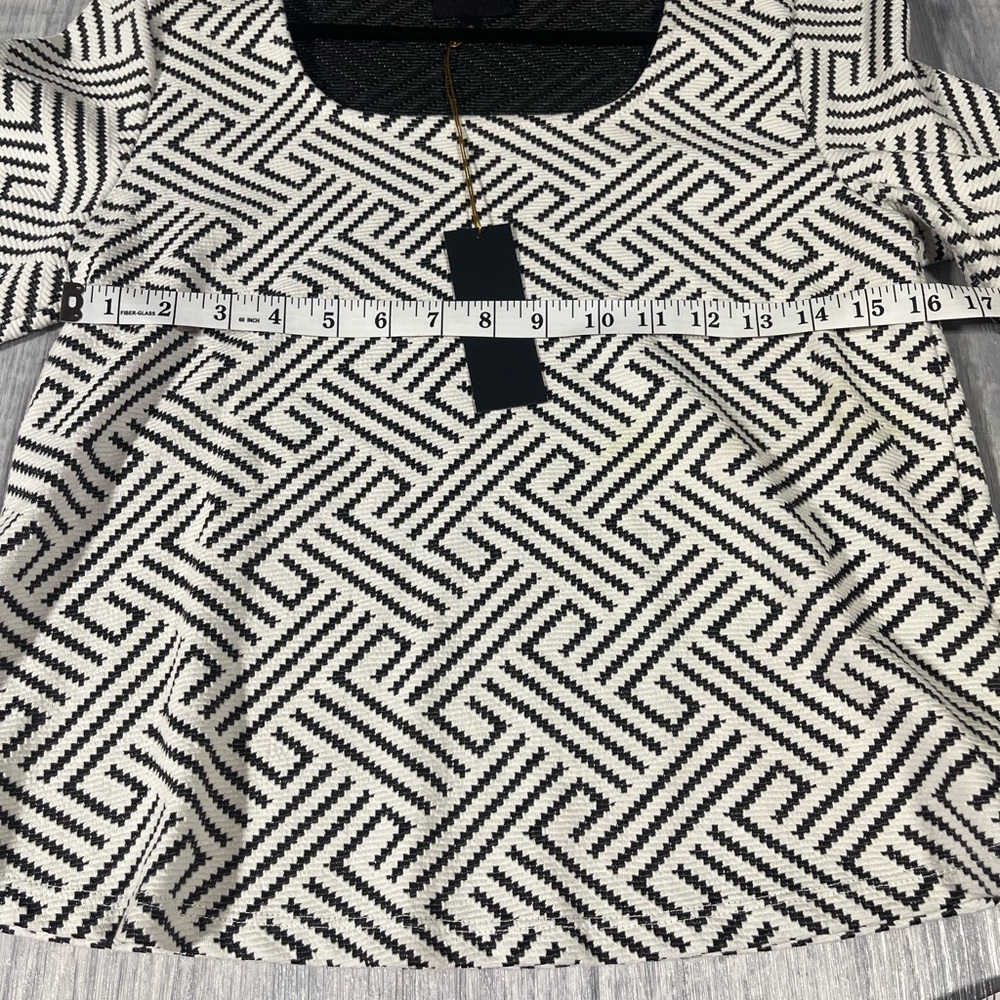W5 Black and White Geometric Blouse - Picture 3 of 6
